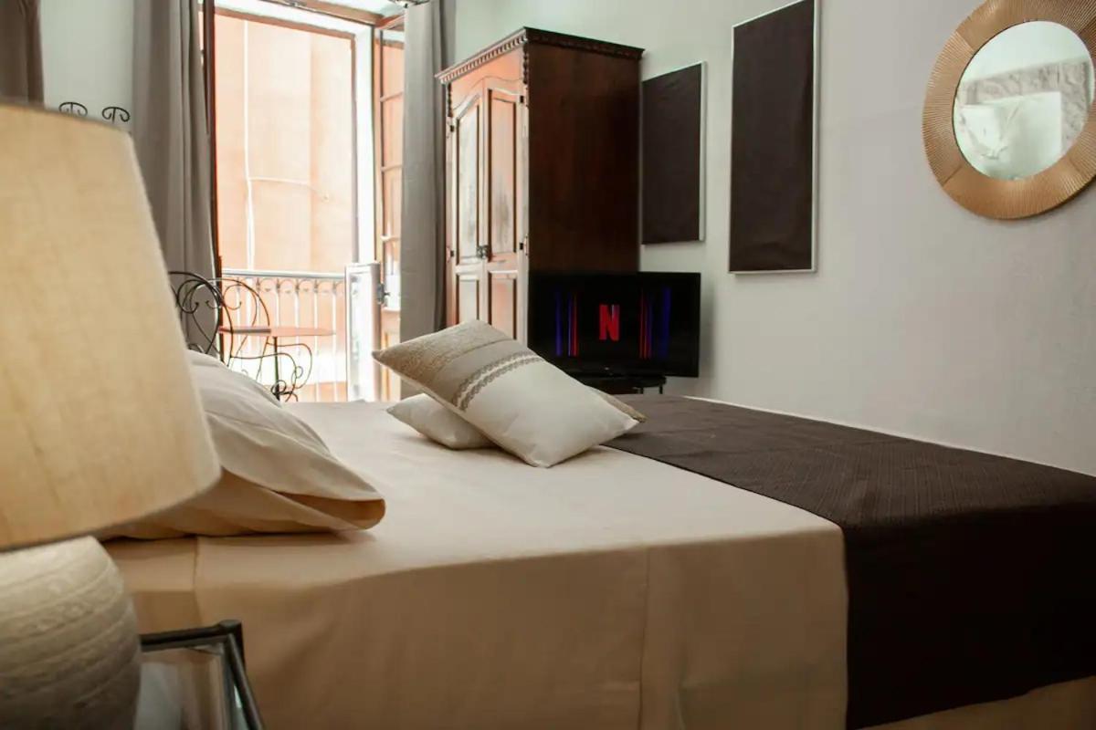 Castello'S Rooms Кальярі Екстер'єр фото