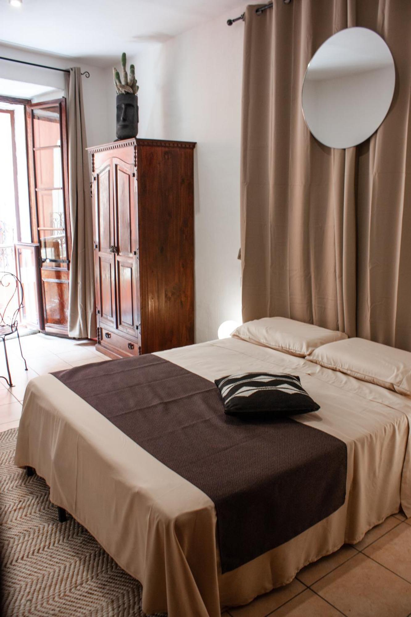 Castello'S Rooms Кальярі Екстер'єр фото